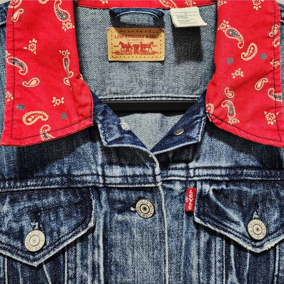 Christian Rhinestone Cross Upcycled Vintage Levi's Paisley Accent Jean Jacket, M - Picture 4 of 5